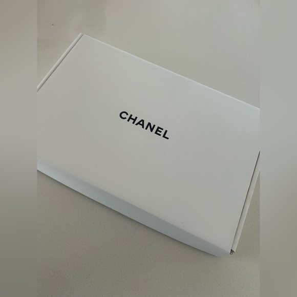 CHANEL Black/White Eiffel Tower Print Scarf  | Black White - Picture 14 of 14